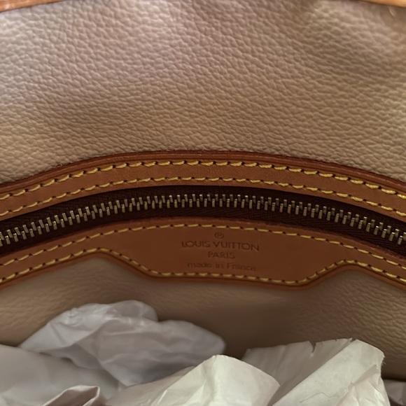 LOUIS VUITON (JUST BECAUSE I WANT TO) BUCKET BAG CRAZY SALEπ₯π₯π₯π₯ - Picture 7 of 16